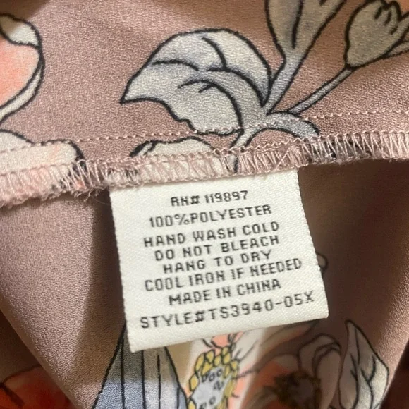 Floral V-Neck Blouse -Dusty Mauve - Picture 4 of 8